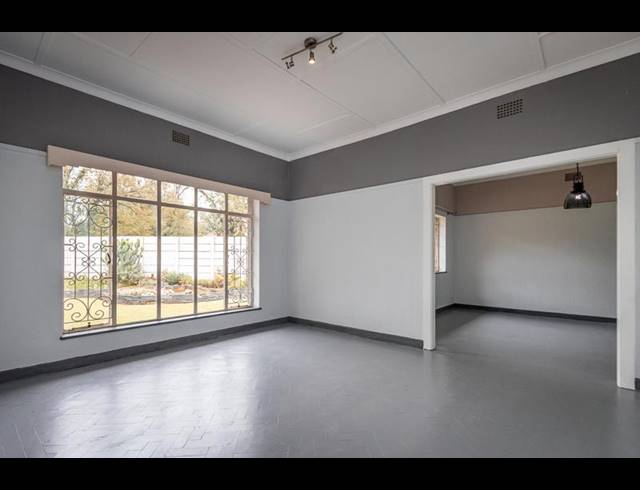 4 BEDROOM HOUSE FOR SALE IN CINDERELLA